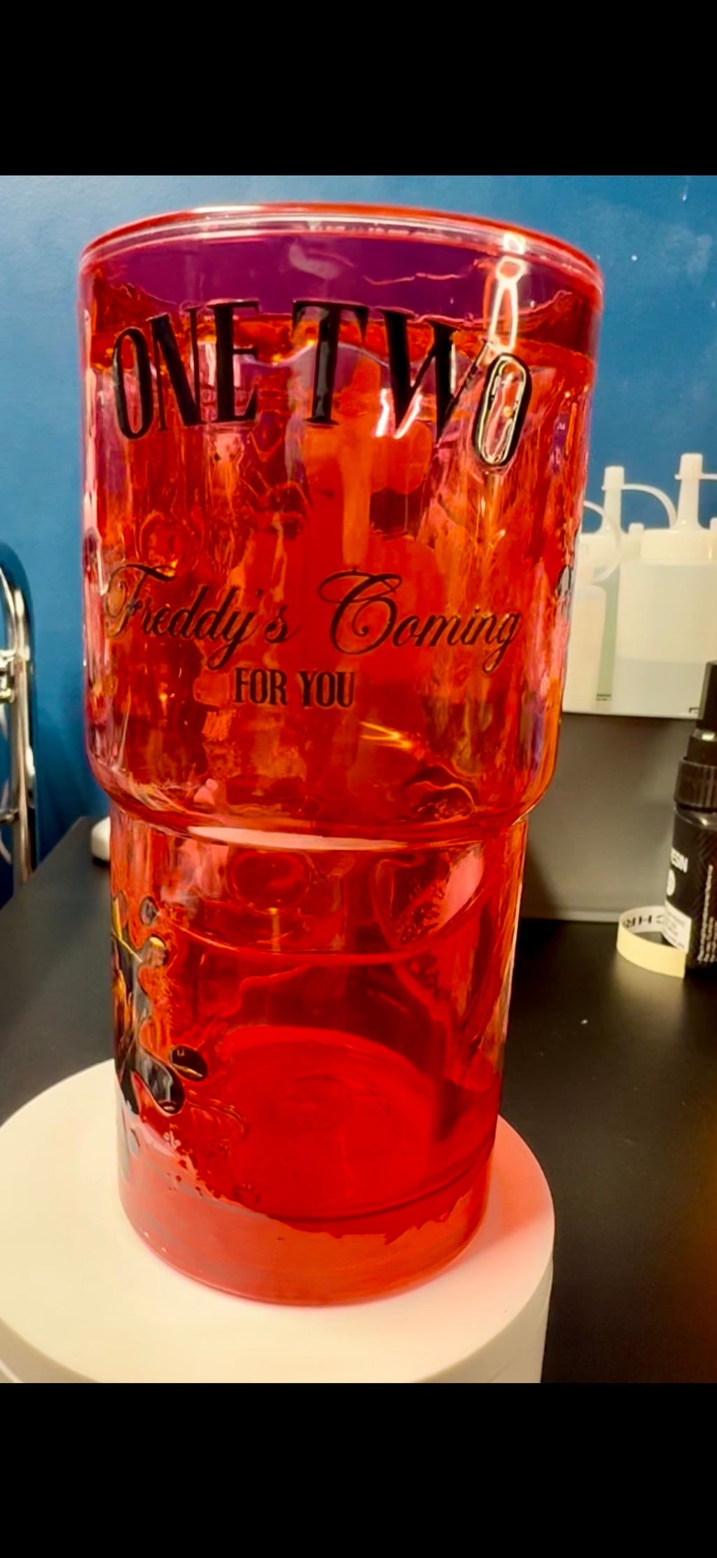 18 Oz Freddy Honey Drip Cup